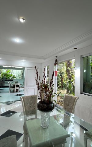Casa à venda com 536m², 6 quartos e 5 vagas Casa à venda com 536m², 6 quartos e 5 vagasCopa