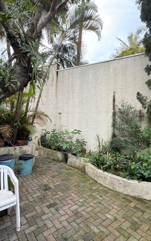 Casa à venda com 536m², 6 quartos e 5 vagas Casa à venda com 536m², 6 quartos e 5 vagasQuintal
