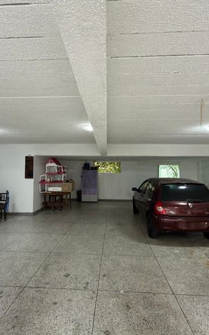 Casa à venda com 536m², 6 quartos e 5 vagas Casa à venda com 536m², 6 quartos e 5 vagasGaragem