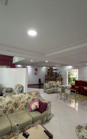 Casa à venda com 536m², 6 quartos e 5 vagas Casa à venda com 536m², 6 quartos e 5 vagasSala