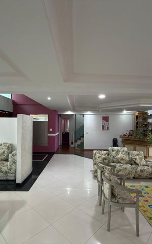 Casa à venda com 536m², 6 quartos e 5 vagas Casa à venda com 536m², 6 quartos e 5 vagasSala