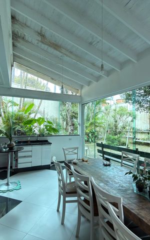 Casa à venda com 536m², 6 quartos e 5 vagas Casa à venda com 536m², 6 quartos e 5 vagasVaranda gourmet e Cozinha