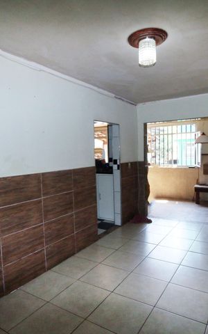 Casa à venda com 180m², 2 quartos e 1 vagaSala