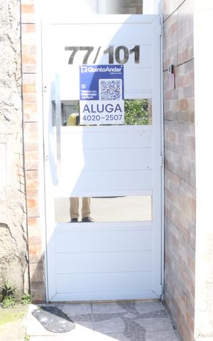 Apartamento para alugar com 65m², 2 quartos e sem vagafoto da placa instalada