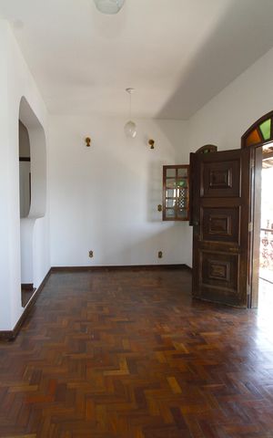 Casa à venda com 370m², 4 quartos e 3 vagasSala