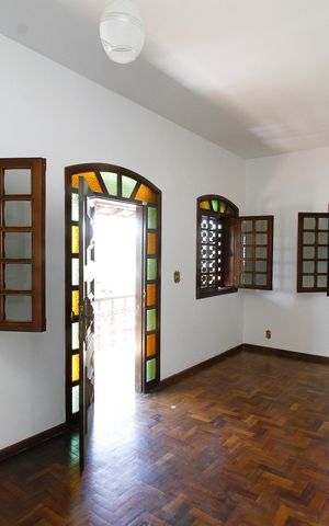 Casa à venda com 370m², 4 quartos e 3 vagasSala