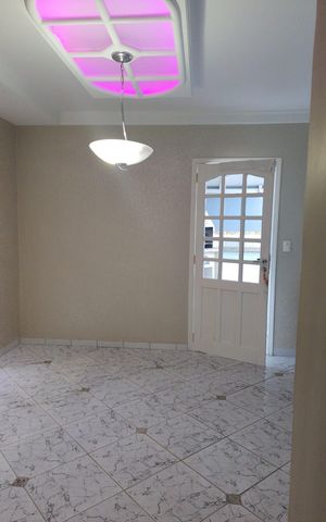 Casa à venda com 176m², 3 quartos e 3 vagas Casa à venda com 176m², 3 quartos e 3 vagasSala