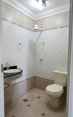 Casa à venda com 176m², 3 quartos e 3 vagas Casa à venda com 176m², 3 quartos e 3 vagasBanheiro 1