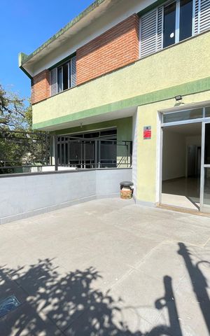 Casa para alugar com 200m², 2 quartos e 3 vagas Casa para alugar com 200m², 2 quartos e 3 vagasVaranda da Sala