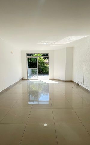 Casa para alugar com 200m², 2 quartos e 3 vagas Casa para alugar com 200m², 2 quartos e 3 vagasSala