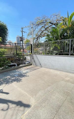 Casa para alugar com 200m², 2 quartos e 3 vagas Casa para alugar com 200m², 2 quartos e 3 vagasVaranda da Sala