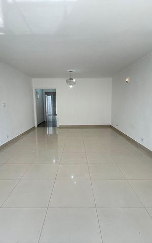 Casa para alugar com 200m², 2 quartos e 3 vagas Casa para alugar com 200m², 2 quartos e 3 vagasSala
