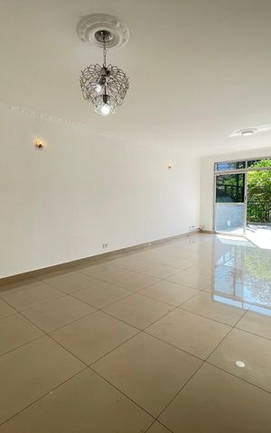 Casa para alugar com 200m², 2 quartos e 3 vagas Casa para alugar com 200m², 2 quartos e 3 vagasSala