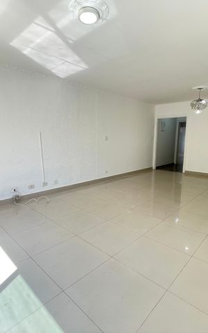 Casa para alugar com 200m², 2 quartos e 3 vagas Casa para alugar com 200m², 2 quartos e 3 vagasSala