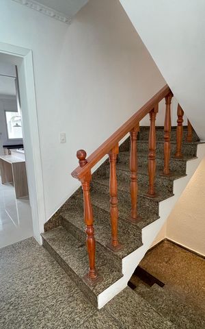 Casa para alugar com 200m², 2 quartos e 3 vagas Casa para alugar com 200m², 2 quartos e 3 vagasEscadas