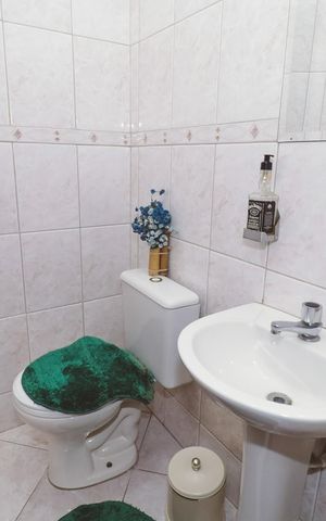 Casa à venda com 140m², 3 quartos e sem vagaBanheiro de serviço