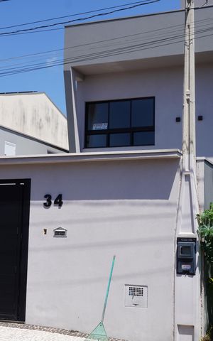 Casa à venda com 160m², 3 quartos e 2 vagasFachada Placa NNQT - 873