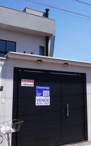 Casa à venda com 160m², 3 quartos e 2 vagasFachada Placa NNQT - 873