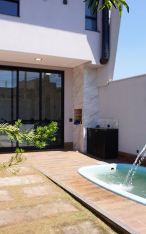 Casa à venda com 160m², 3 quartos e 2 vagasQuintal