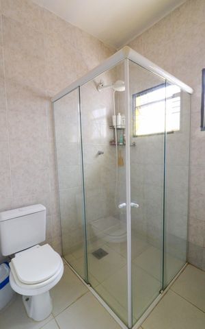 Casa à venda com 85m², 3 quartos e 4 vagasBanheiro