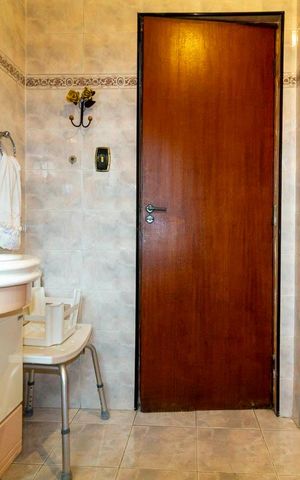 Casa à venda com 219m², 3 quartos e 2 vagas Casa à venda com 219m², 3 quartos e 2 vagasBanheiro 3