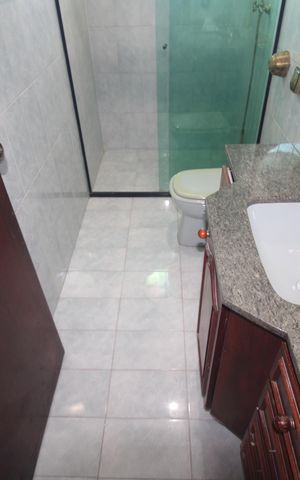 Casa para alugar com 220m², 5 quartos e 2 vagasBanheiro Social