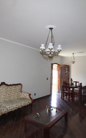Casa para alugar com 220m², 5 quartos e 2 vagasSala