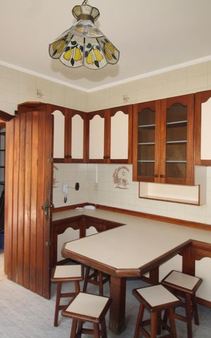 Casa para alugar com 220m², 5 quartos e 2 vagasCozinha