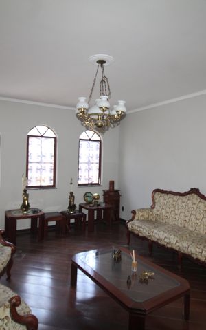 Casa para alugar com 220m², 5 quartos e 2 vagasSala