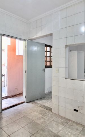 Casa à venda com 210m², 6 quartos e 4 vagas Casa à venda com 210m², 6 quartos e 4 vagasCozinha