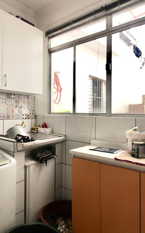 Casa à venda com 210m², 6 quartos e 4 vagas Casa à venda com 210m², 6 quartos e 4 vagasÁrea de serviço