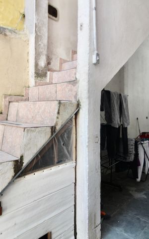 Casa à venda com 210m², 6 quartos e 4 vagas Casa à venda com 210m², 6 quartos e 4 vagasGaragem