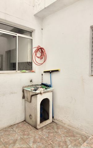 Casa à venda com 210m², 6 quartos e 4 vagas Casa à venda com 210m², 6 quartos e 4 vagasÁrea comum