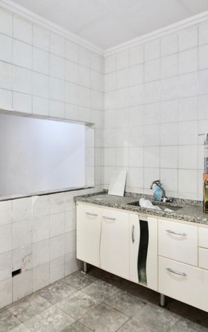 Casa à venda com 210m², 6 quartos e 4 vagas Casa à venda com 210m², 6 quartos e 4 vagasCozinha