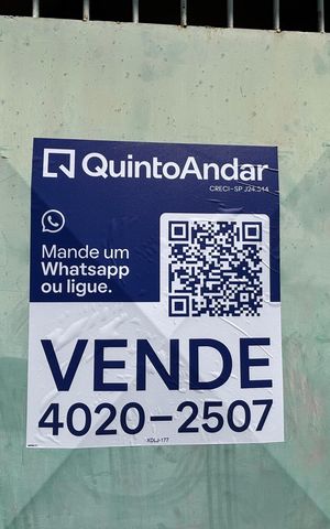 Casa à venda com 210m², 6 quartos e 4 vagas Casa à venda com 210m², 6 quartos e 4 vagasFachada