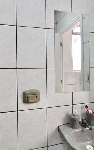 Casa à venda com 210m², 6 quartos e 4 vagas Casa à venda com 210m², 6 quartos e 4 vagasBanheiro 1