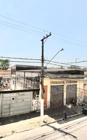 Casa à venda com 210m², 6 quartos e 4 vagas Casa à venda com 210m², 6 quartos e 4 vagasVista da janela