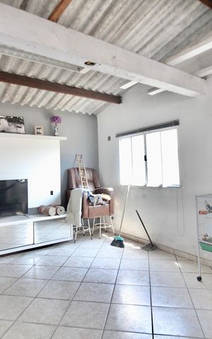 Casa à venda com 210m², 6 quartos e 4 vagas Casa à venda com 210m², 6 quartos e 4 vagasSala