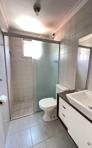 Apartamento à venda com 53m², 2 quartos e 1 vaga Apartamento à venda com 53m², 2 quartos e 1 vagaBanheiro social
