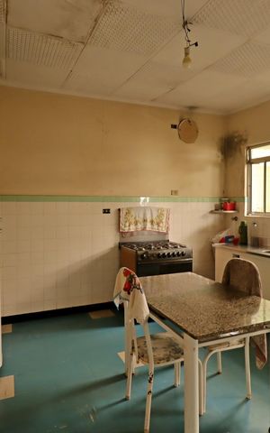 Casa à venda com 314m², 2 quartos e 6 vagasCasa 2 - Cozinha