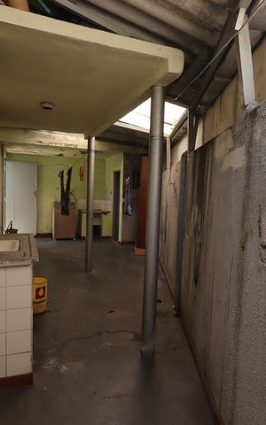 Casa à venda com 314m², 2 quartos e 6 vagasCasa 2 - Área de Serviço