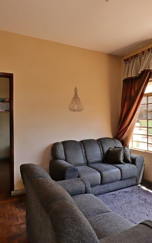 Casa à venda com 314m², 2 quartos e 6 vagasCasa 2 - Sala