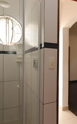 Casa à venda com 314m², 2 quartos e 6 vagasCasa 1 - Banheiro