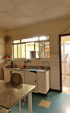Casa à venda com 314m², 2 quartos e 6 vagasCasa 2 - Cozinha