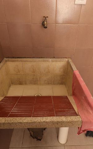 Casa à venda com 314m², 2 quartos e 6 vagasCasa 1 - Área de Serviço