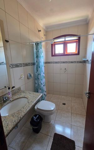 Casa à venda com 1050m², 4 quartos e 5 vagas Casa à venda com 1050m², 4 quartos e 5 vagasBanheiro 2