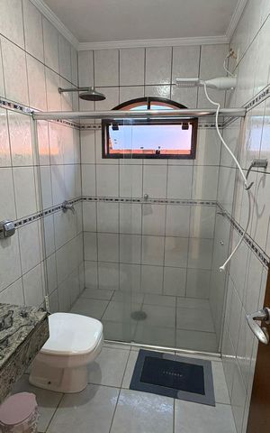 Casa à venda com 1050m², 4 quartos e 5 vagas Casa à venda com 1050m², 4 quartos e 5 vagasBanheiro 1