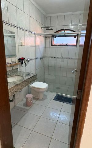 Casa à venda com 1050m², 4 quartos e 5 vagas Casa à venda com 1050m², 4 quartos e 5 vagasBanheiro 1