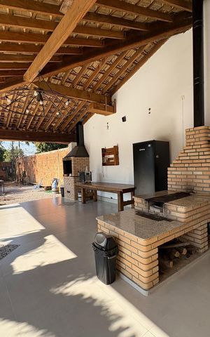 Casa à venda com 1050m², 4 quartos e 5 vagas Casa à venda com 1050m², 4 quartos e 5 vagasÁrea externa