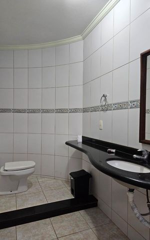 Casa à venda com 1050m², 4 quartos e 5 vagas Casa à venda com 1050m², 4 quartos e 5 vagasBanheiro 3